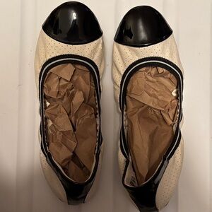 Dexflex Comfort Black and Cream Flats